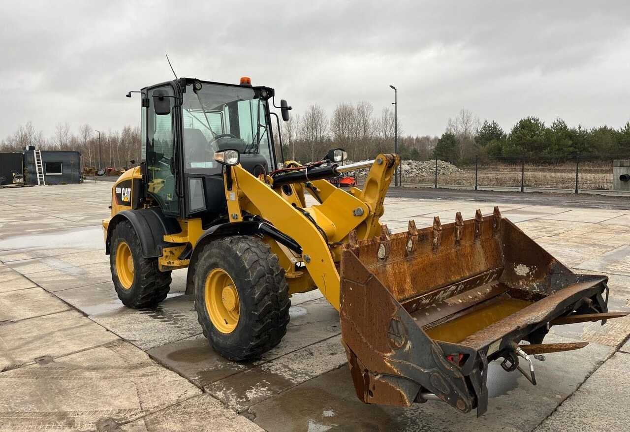 Caterpillar 908M - Колёсный погрузчик: фото 1 Caterpillar 908M - Колёсный погрузчик: фото 1