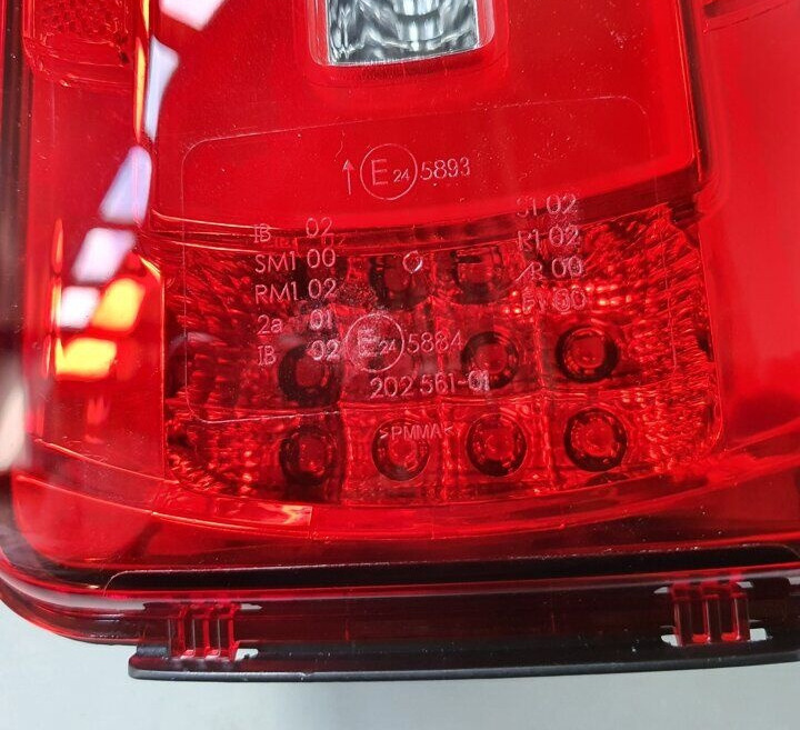 DAF 12-LED-achterlicht links bakwagen 1981865 DAF XF106,CF,LF truck - Задний фонарь для Грузовиков: фото 1 DAF 12-LED-achterlicht links bakwagen 1981865 DAF XF106,CF,LF truck - Задний фонарь для Грузовиков: фото 1