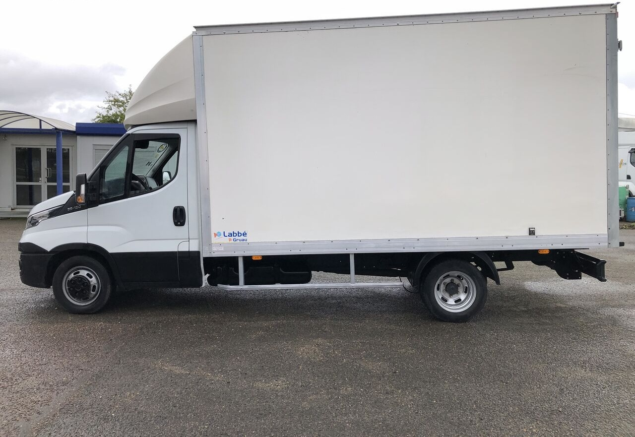 IVECO Daily - Фургон с закрытым кузовом: фото 1 IVECO Daily - Фургон с закрытым кузовом: фото 1