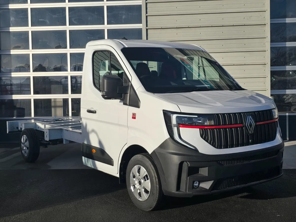 2025 New Renault Master Chassis and Cab - Фургон: фото 1 2025 New Renault Master Chassis and Cab - Фургон: фото 1