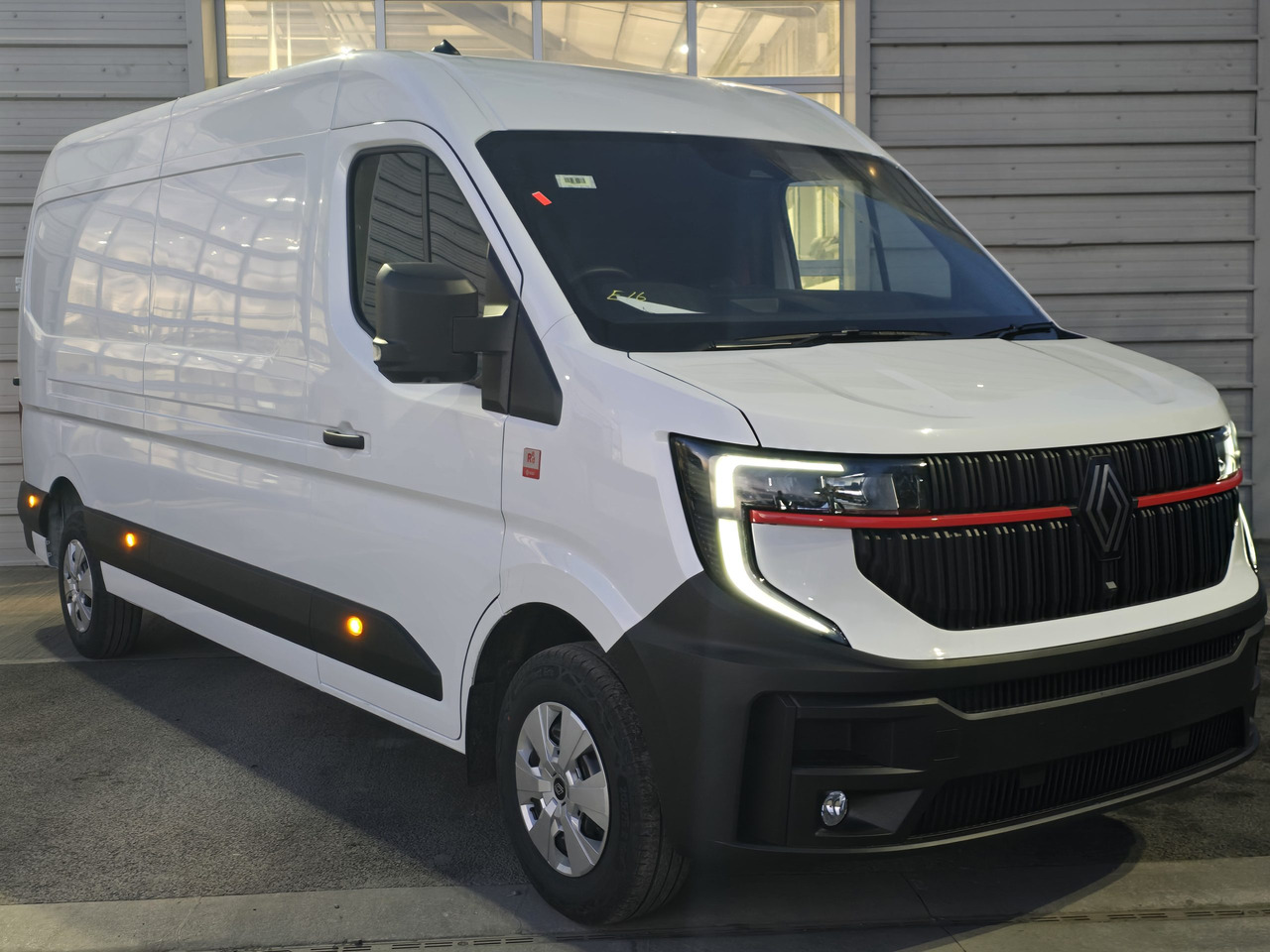 Цельнометаллический фургон New Stock! Renault Master Red Edition L3H2 White 150BHP FWD 6 Speed Manual: фото 1 Цельнометаллический фургон New Stock! Renault Master Red Edition L3H2 White 150BHP FWD 6 Speed Manual: фото 1