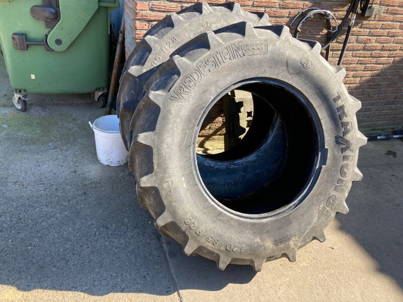 Vredestein 420/85R28 Traxion 85 - Шина для Сельскохозяйственной техники: фото 1 Vredestein 420/85R28 Traxion 85 - Шина для Сельскохозяйственной техники: фото 1