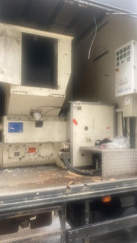 DAF LF 55-220 18 Ton Boxvan Fitted paper and Fabric Shredding Machine - Грузовик с закрытым кузовом, Коммунальная/ Специальная техника: фото 3 DAF LF 55-220 18 Ton Boxvan Fitted paper and Fabric Shredding Machine - Грузовик с закрытым кузовом, Коммунальная/ Специальная техника: фото 3