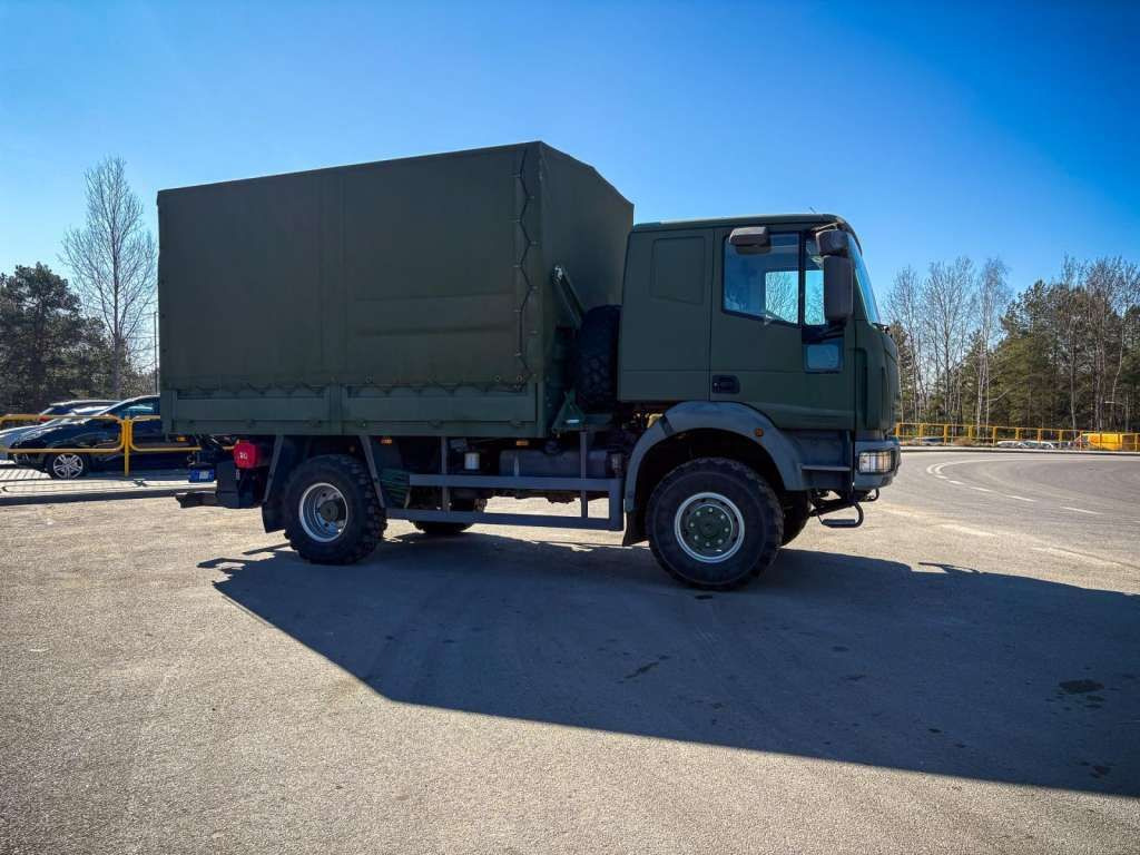 Iveco EUROCARGO 4x4 Offroad Camper Winde - Тентованный грузовик: фото 5 Iveco EUROCARGO 4x4 Offroad Camper Winde - Тентованный грузовик: фото 5
