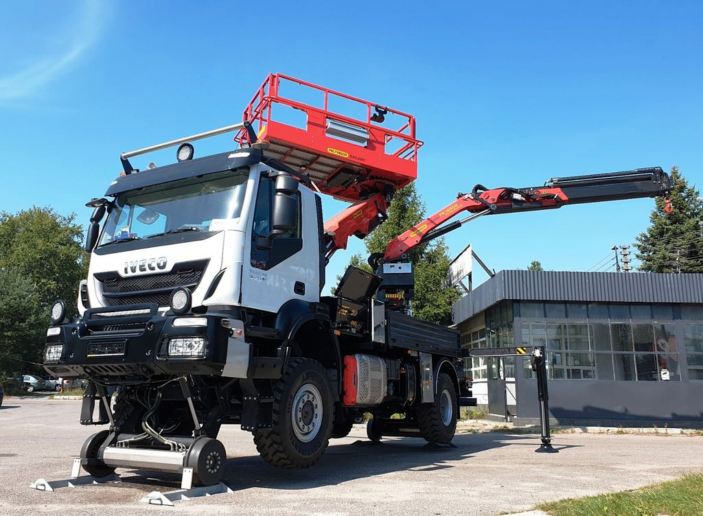Iveco TRAKER 4x4 RAIL ROAD PALFINGER SCHIENEN TWO WAY  - Грузовик с подъемником: фото 1