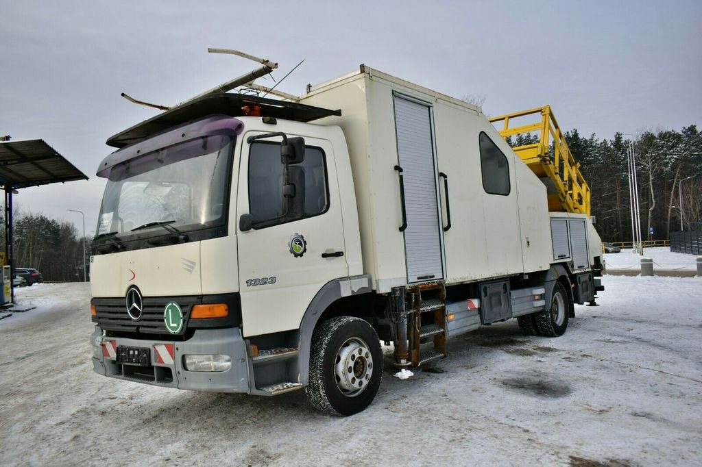 Mercedes-Benz ATEGO 1323 PK 8000T RAIL Platform - Грузовик с подъемником: фото 2 Mercedes-Benz ATEGO 1323 PK 8000T RAIL Platform - Грузовик с подъемником: фото 2