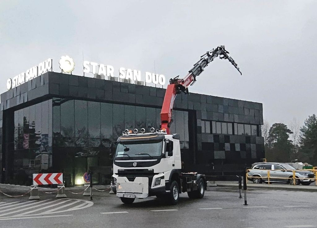 Volvo FMX 460 4x2 HMF 4020 FLY JIB FJ 1000 KRAN Cran - Автоманипулятор, Тягач: фото 1 Volvo FMX 460 4x2 HMF 4020 FLY JIB FJ 1000 KRAN Cran - Автоманипулятор, Тягач: фото 1