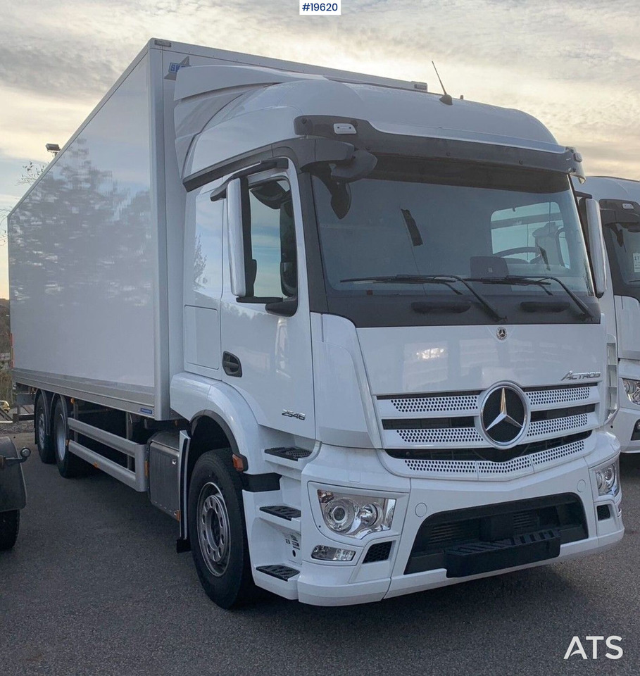 Mercedes Actros - Грузовик с закрытым кузовом: фото 1 Mercedes Actros - Грузовик с закрытым кузовом: фото 1