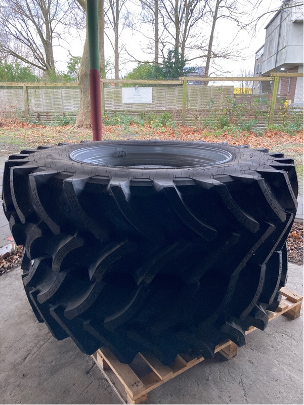 Amazone Komplettrad 520/85R42 2x - Опрыскиватель: фото 1