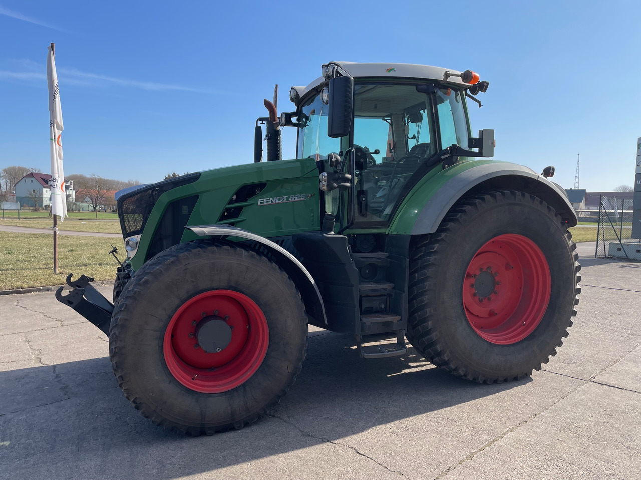 Fendt 828 Vario SCR ProfiPlus - Трактор: фото 1 Fendt 828 Vario SCR ProfiPlus - Трактор: фото 1