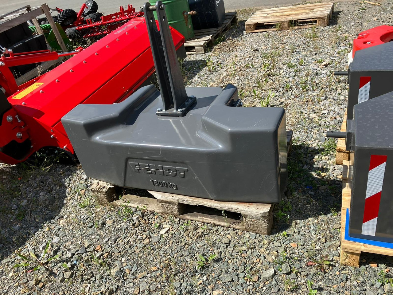Fendt Belastungsgewicht 1800 kg - Трактор: фото 1 Fendt Belastungsgewicht 1800 kg - Трактор: фото 1