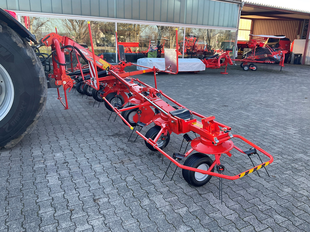 Kuhn GF 7902 Giroheuer - Сеноворошилка: фото 1 Kuhn GF 7902 Giroheuer - Сеноворошилка: фото 1
