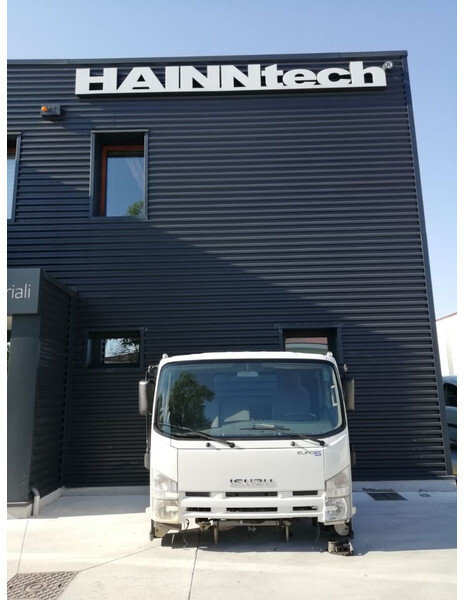 Isuzu NPR 85 "M - P - Q" - Кабина и интерьер для Грузовиков: фото 1