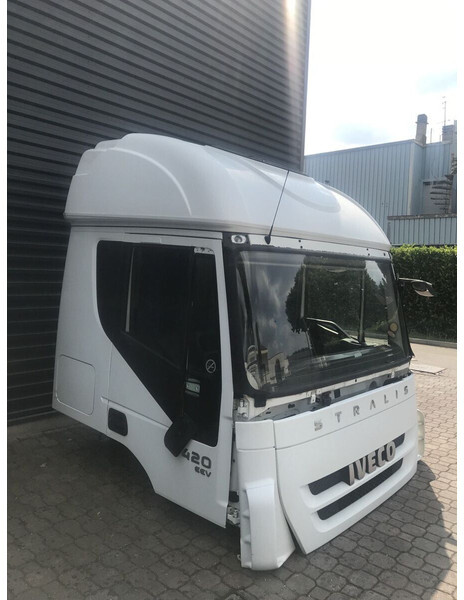 Iveco Stralis AT Cube - Кабина и интерьер для Грузовиков: фото 1