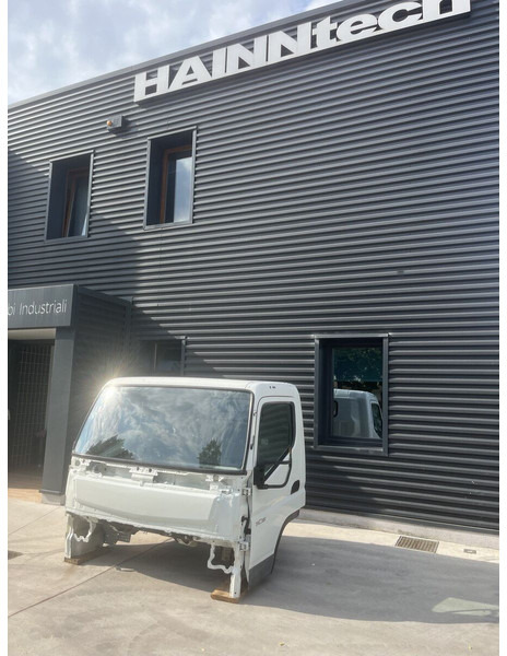 Mitsubishi Fuso CANTER C TYPE 2040 mm - Кабина и интерьер для Грузовиков: фото 1 Mitsubishi Fuso CANTER C TYPE 2040 mm - Кабина и интерьер для Грузовиков: фото 1