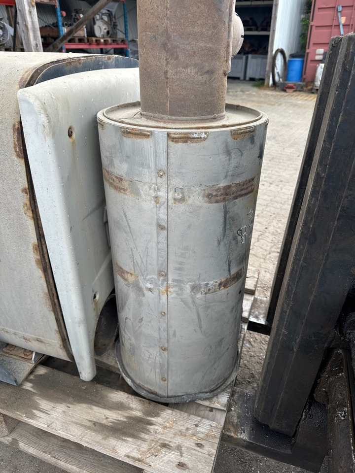 MAN EXHAUST 82.15101-0049 - Глушитель для Грузовиков: фото 1 MAN EXHAUST 82.15101-0049 - Глушитель для Грузовиков: фото 1
