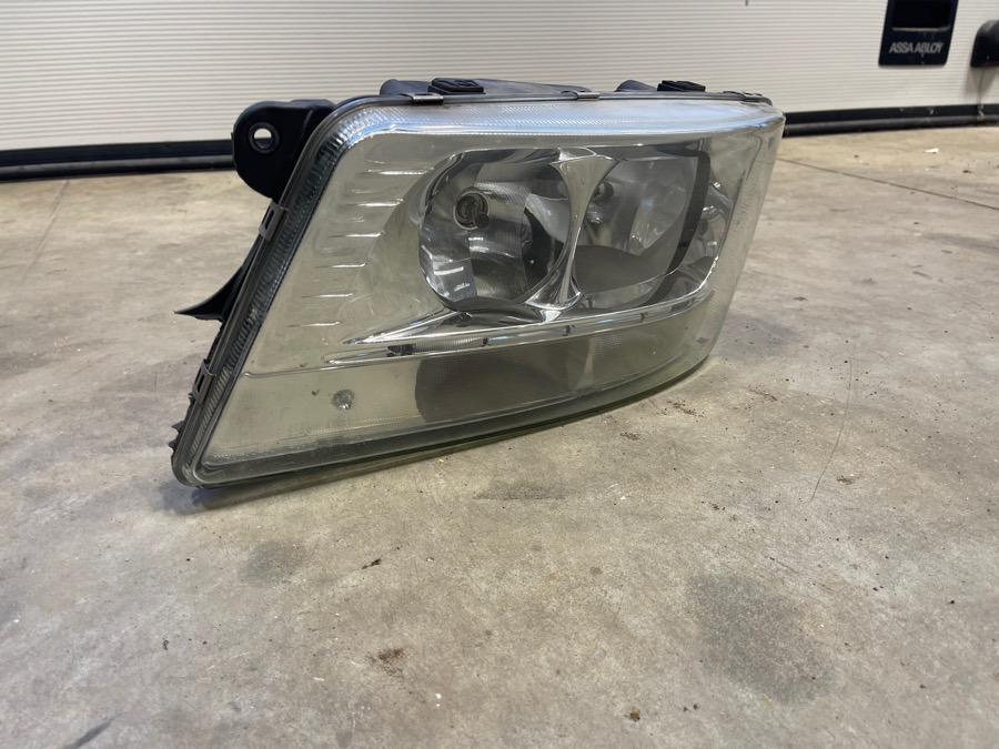 MAN HEADLAMP 81.25101-6749 - Свет/ Освещение для Грузовиков: фото 1 MAN HEADLAMP 81.25101-6749 - Свет/ Освещение для Грузовиков: фото 1
