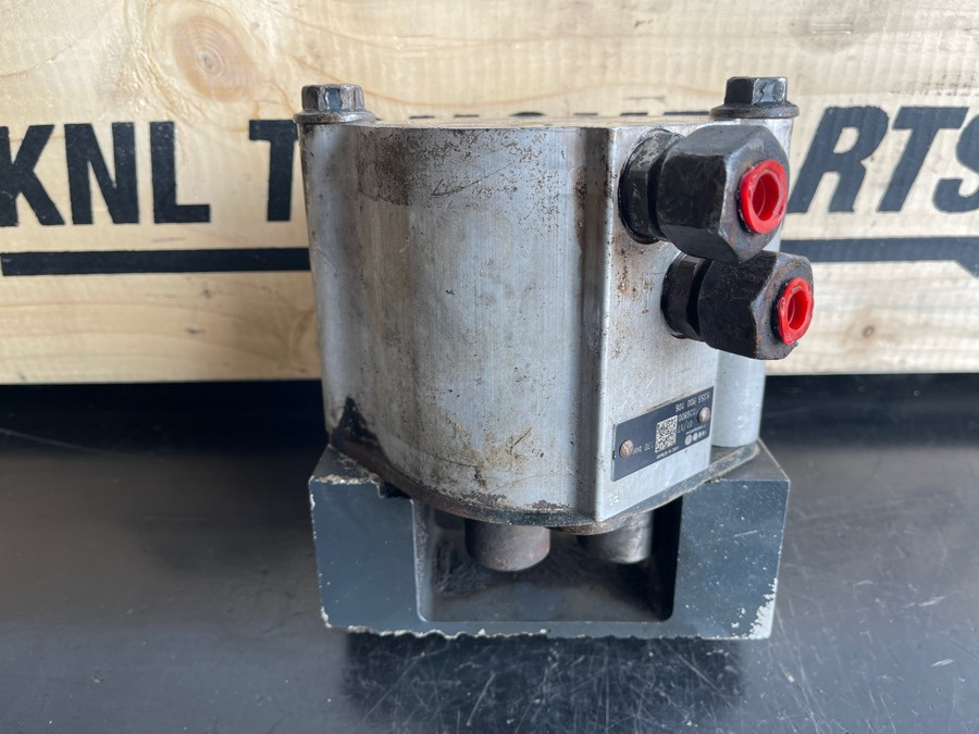 MERCEDES STEERING VALVE A9604600484 - Тормозной клапан для Грузовиков: фото 1 MERCEDES STEERING VALVE A9604600484 - Тормозной клапан для Грузовиков: фото 1