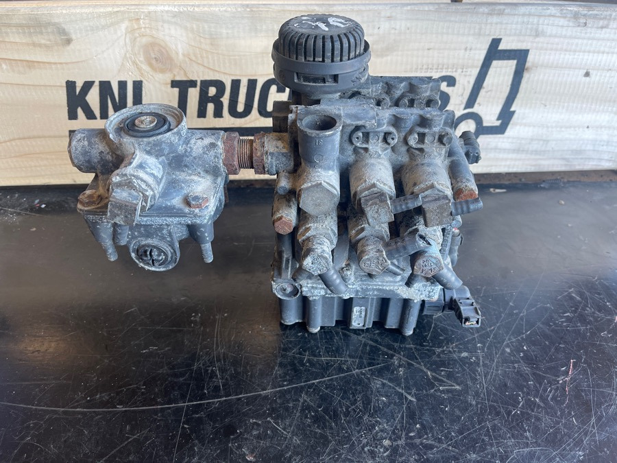 MERCEDES VALVE A0003276625 - Тормозной клапан для Грузовиков: фото 1