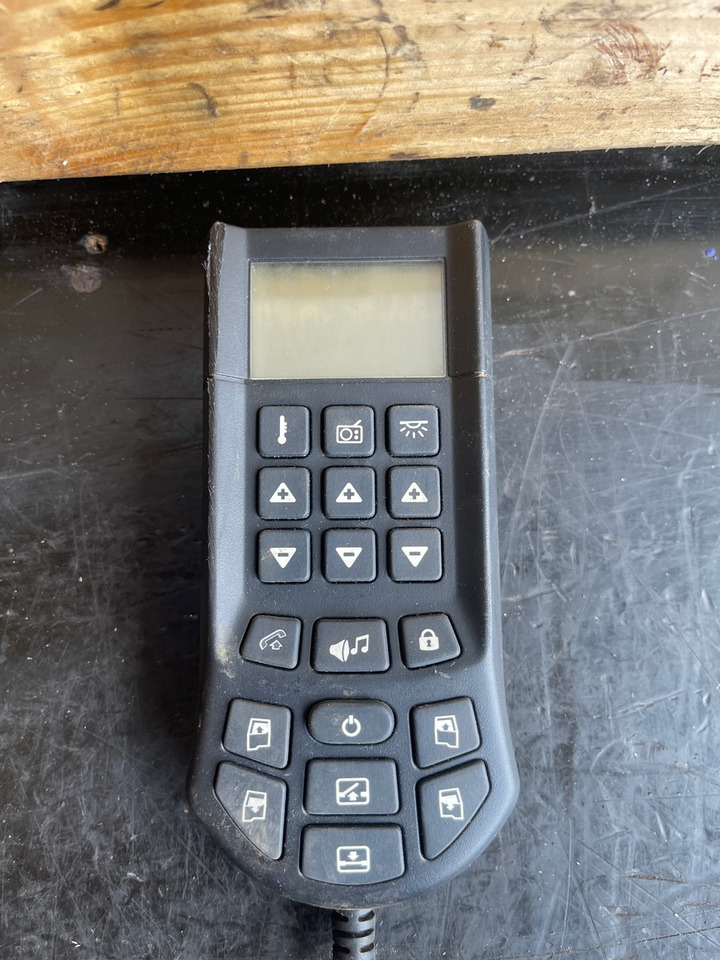 RENAULT REMOTE PANEL 7422133150 - Кабина и интерьер для Грузовиков: фото 1