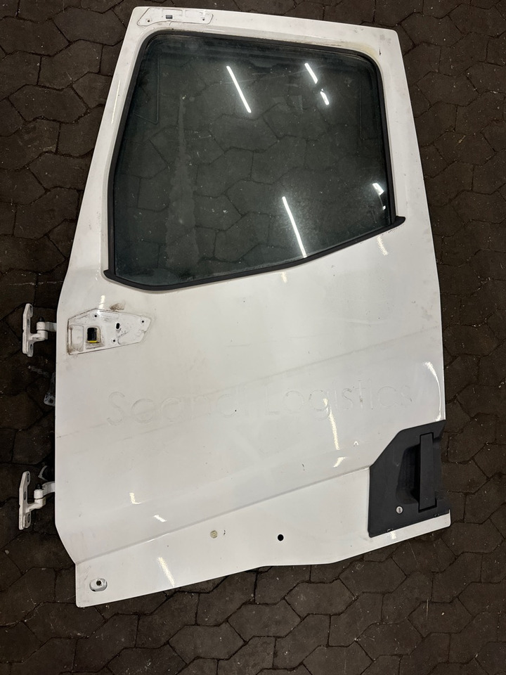 RENAULT T-SERIE LEFT DOOR 7482702620 - Дверь и запчасти для Грузовиков: фото 1