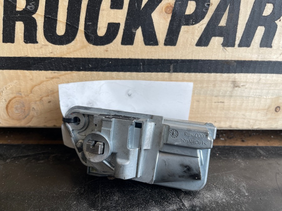 VOLVO 84415563 STEERING LOCK FOR FH4 - Кабина и интерьер для Грузовиков: фото 1