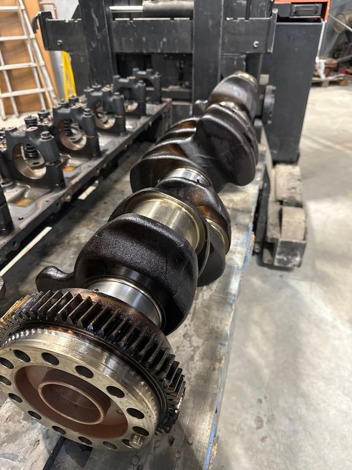 VOLVO CRANKSHAFT D13 20486222 - Двигатель и запчасти для Грузовиков: фото 1