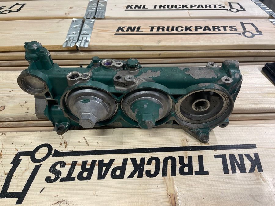 VOLVO OIL FILTER HOUSING 17360123, 22093983 - Двигатель и запчасти для Грузовиков: фото 1