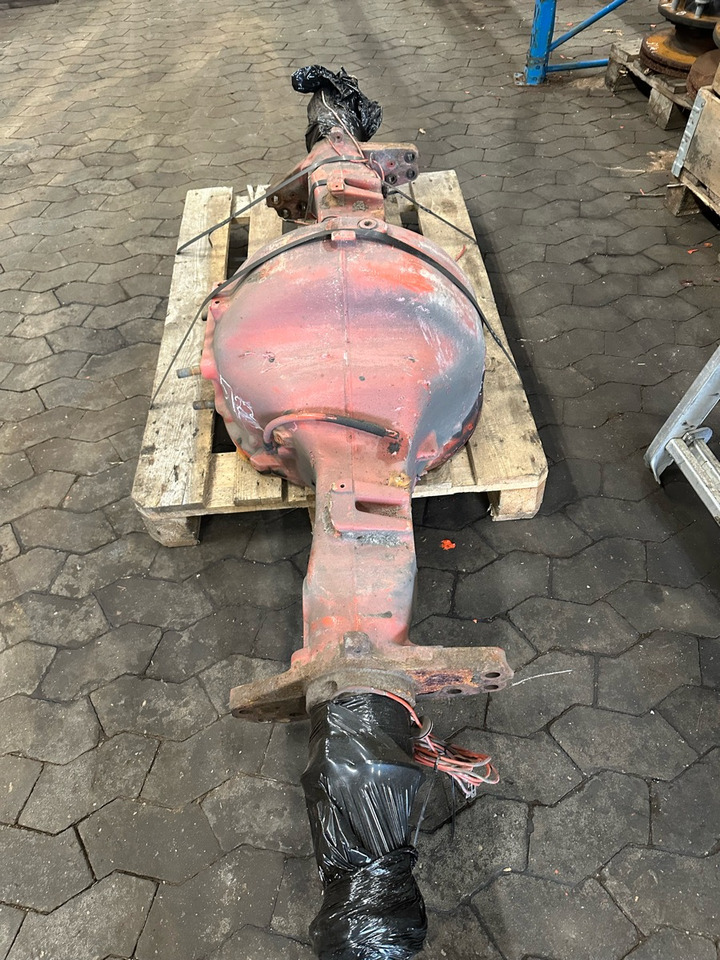 VOLVO REAR AXLE CASE 22324048 - Ось и запчасти для Грузовиков: фото 1