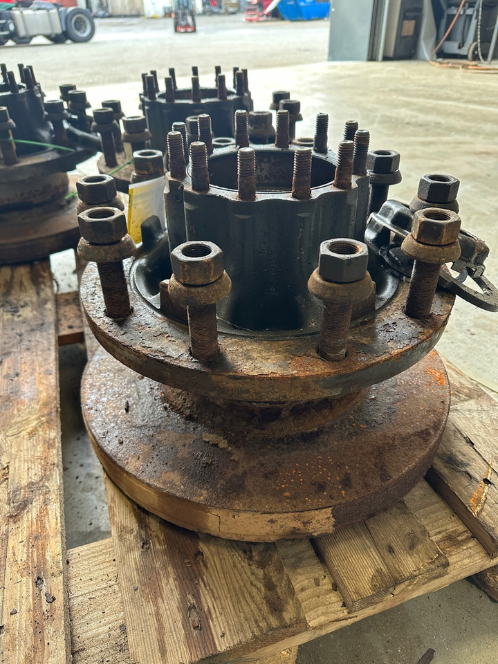 VOLVO REAR AXLE HUBS 22037077 - Ступица для Грузовиков: фото 1