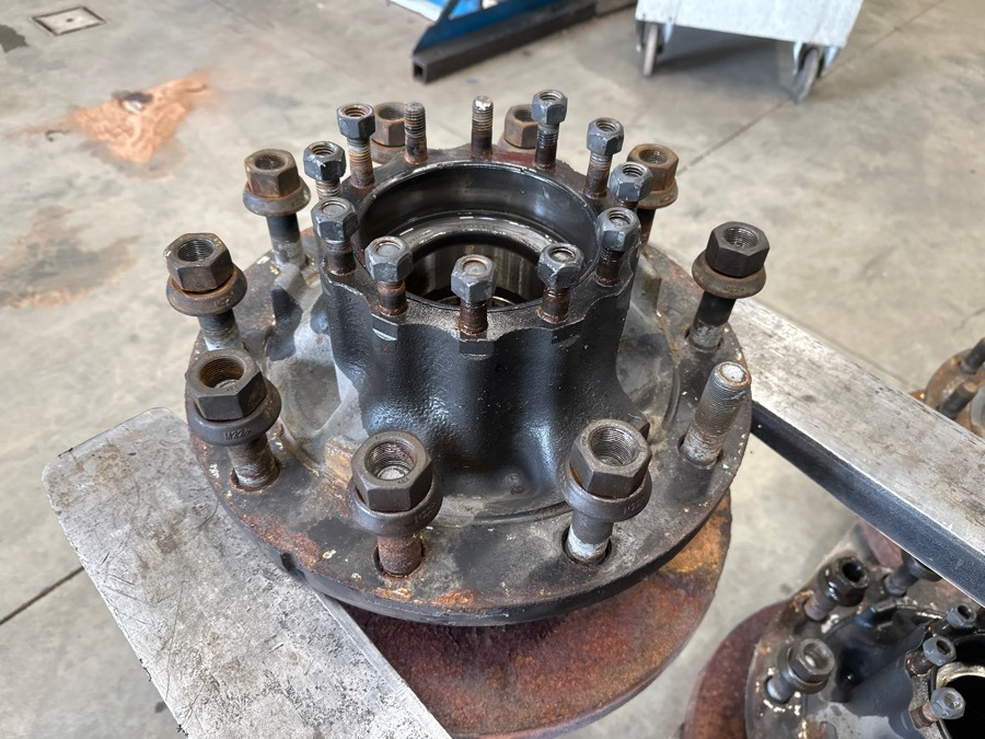 VOLVO REAR HUB 22037077 - Ступица для Грузовиков: фото 1