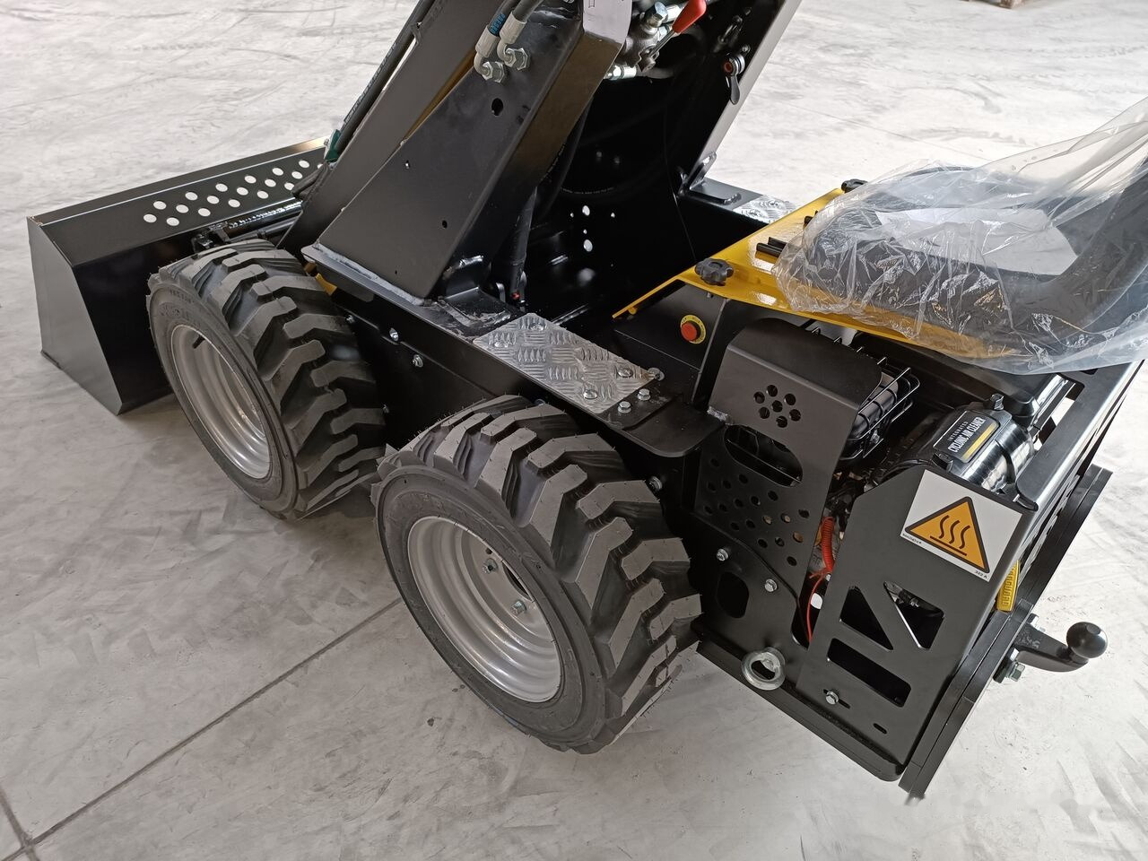 Tur Poland Miniradlader Miniloader Mini hoflader TUR N 520 в лизинг Tur Poland Miniradlader Miniloader Mini hoflader TUR N 520: фото 46
