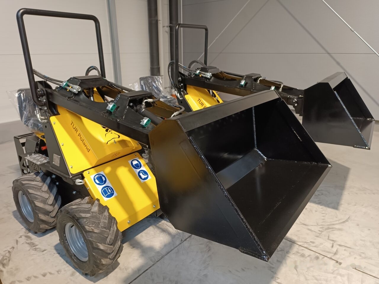 Tur Poland N520 Miniradlader Mini Hoflader Mini Lader - Мини-погрузчик с бортовым поворотом: фото 1 Tur Poland N520 Miniradlader Mini Hoflader Mini Lader - Мини-погрузчик с бортовым поворотом: фото 1