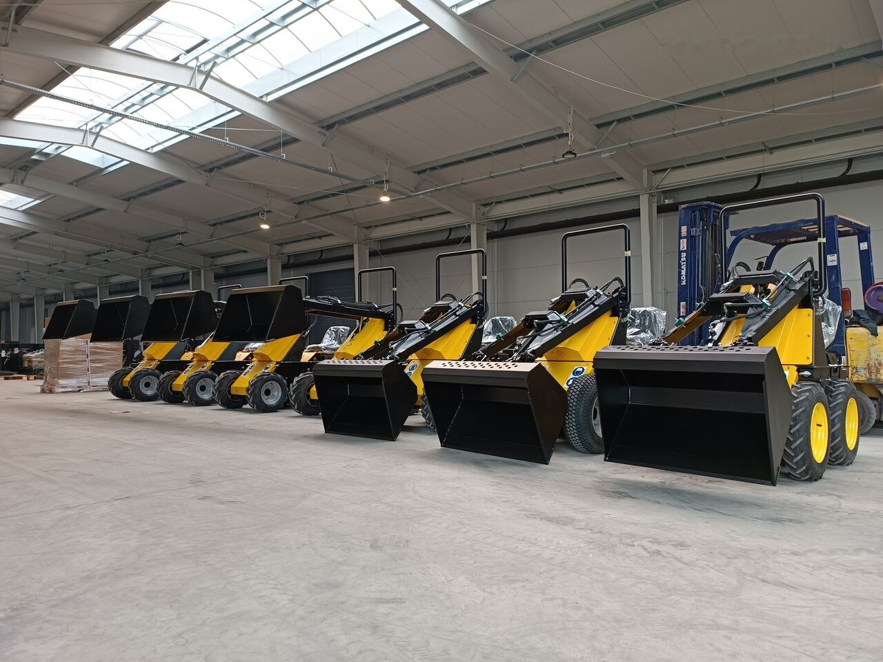 Tur Poland Radlader Mini loader Mini Hoflader N 520 - Мини-погрузчик с бортовым поворотом: фото 1 Tur Poland Radlader Mini loader Mini Hoflader N 520 - Мини-погрузчик с бортовым поворотом: фото 1