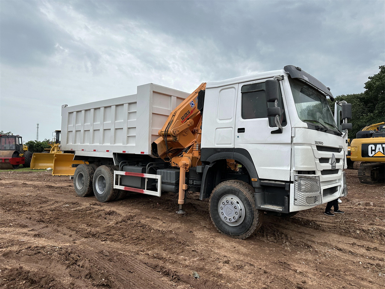 HOWO 371 Mounted Crane Dump truck - Автоманипулятор: фото 4 HOWO 371 Mounted Crane Dump truck - Автоманипулятор: фото 4