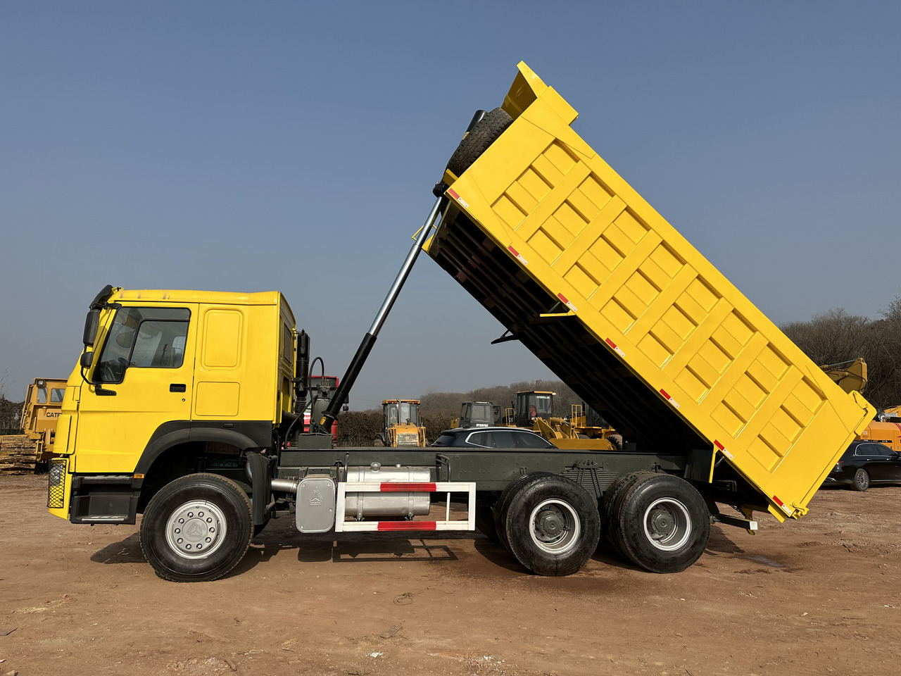 SINOTRUK HOWO 371 Dump truck - Самосвал: фото 1 SINOTRUK HOWO 371 Dump truck - Самосвал: фото 1