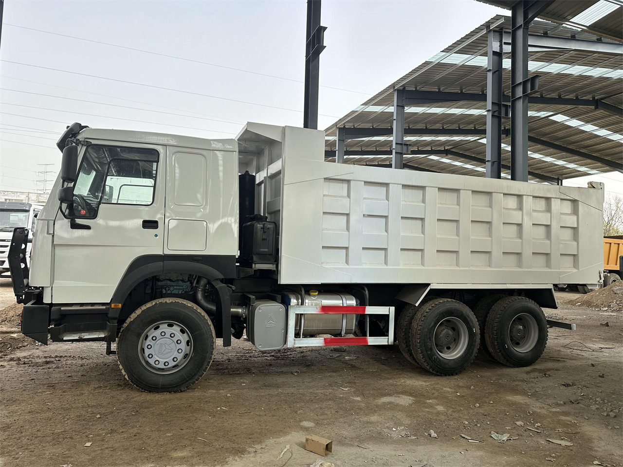 SINOTRUK HOWO Dump truck 371 6x4 - Самосвал: фото 2 SINOTRUK HOWO Dump truck 371 6x4 - Самосвал: фото 2