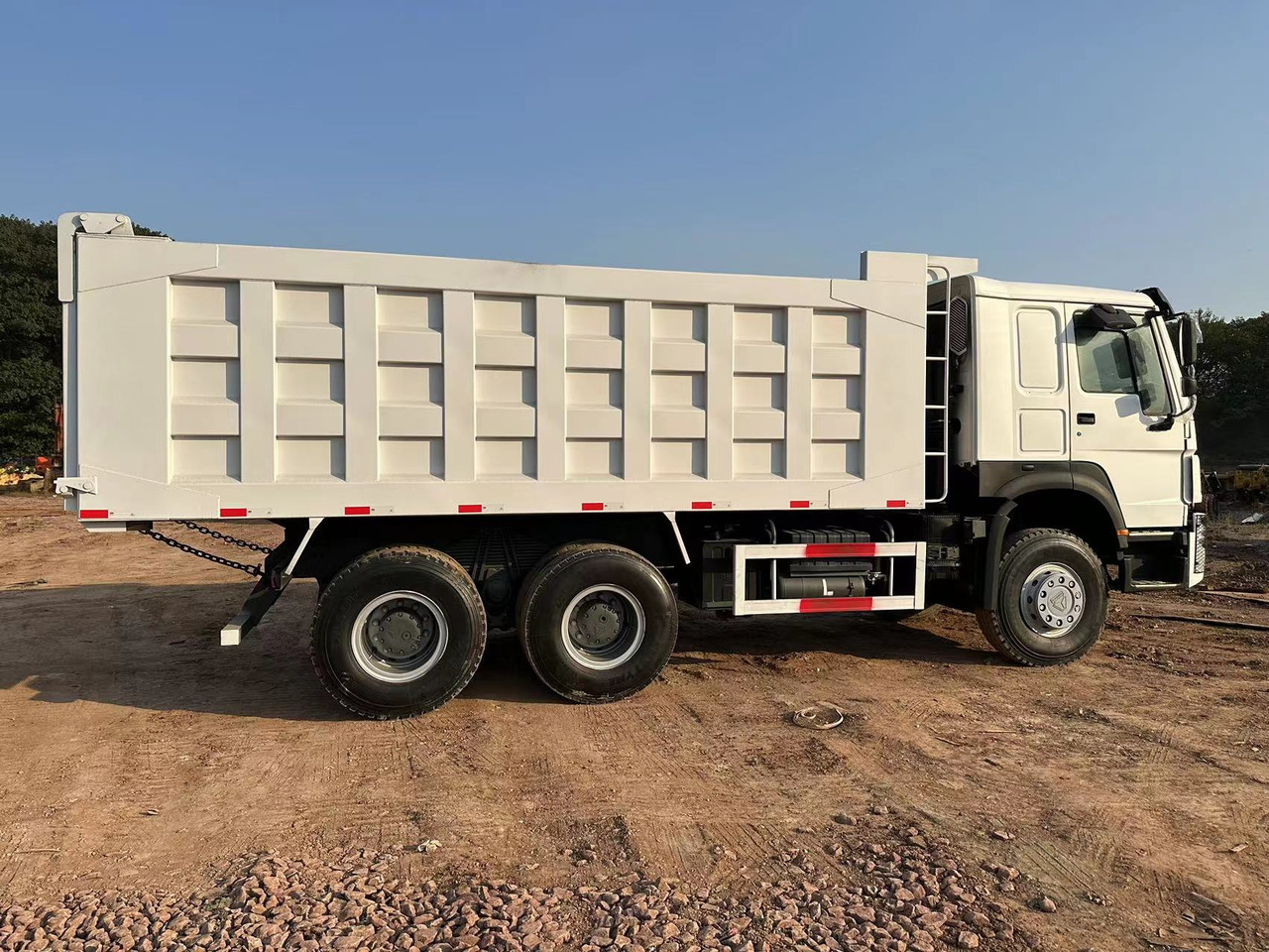 SINOTRUK HOWO HOWO 371 6x4 - Самосвал: фото 4 SINOTRUK HOWO HOWO 371 6x4 - Самосвал: фото 4