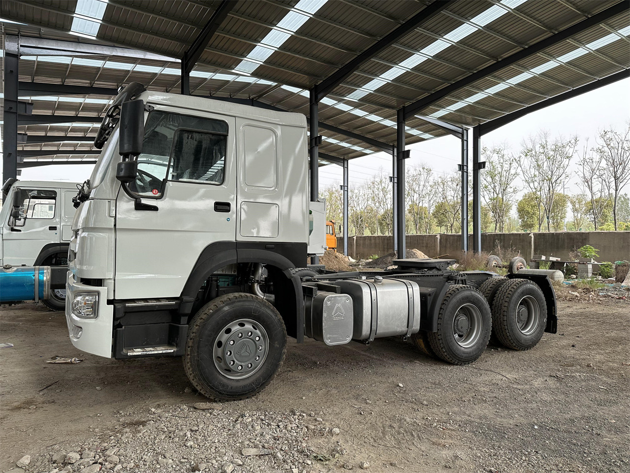 SINOTRUK HOWO 371 Tractor 6X4 - Тягач: фото 1