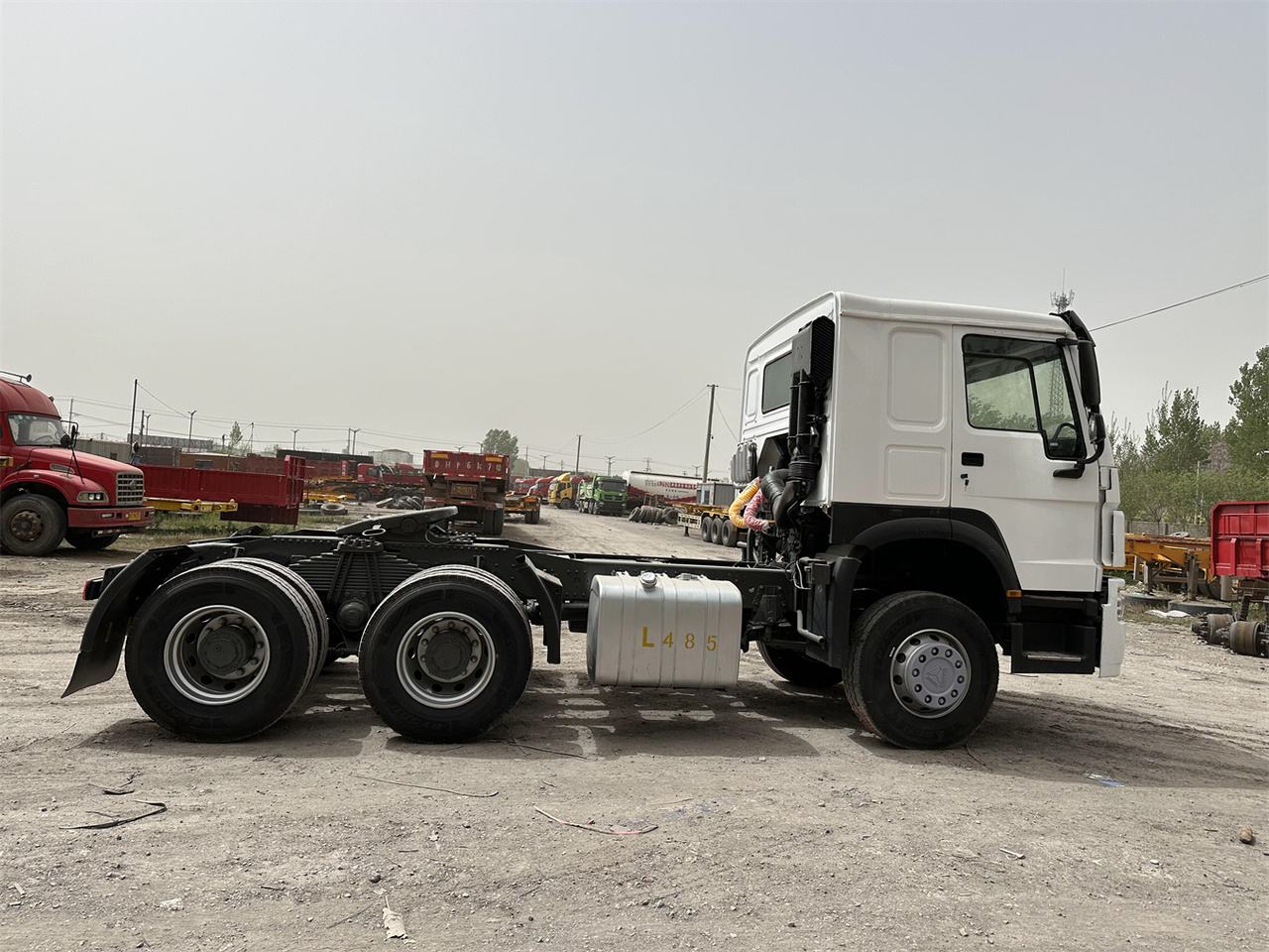 SINOTRUK Howo 371 Truck Head - Тягач: фото 3 SINOTRUK Howo 371 Truck Head - Тягач: фото 3