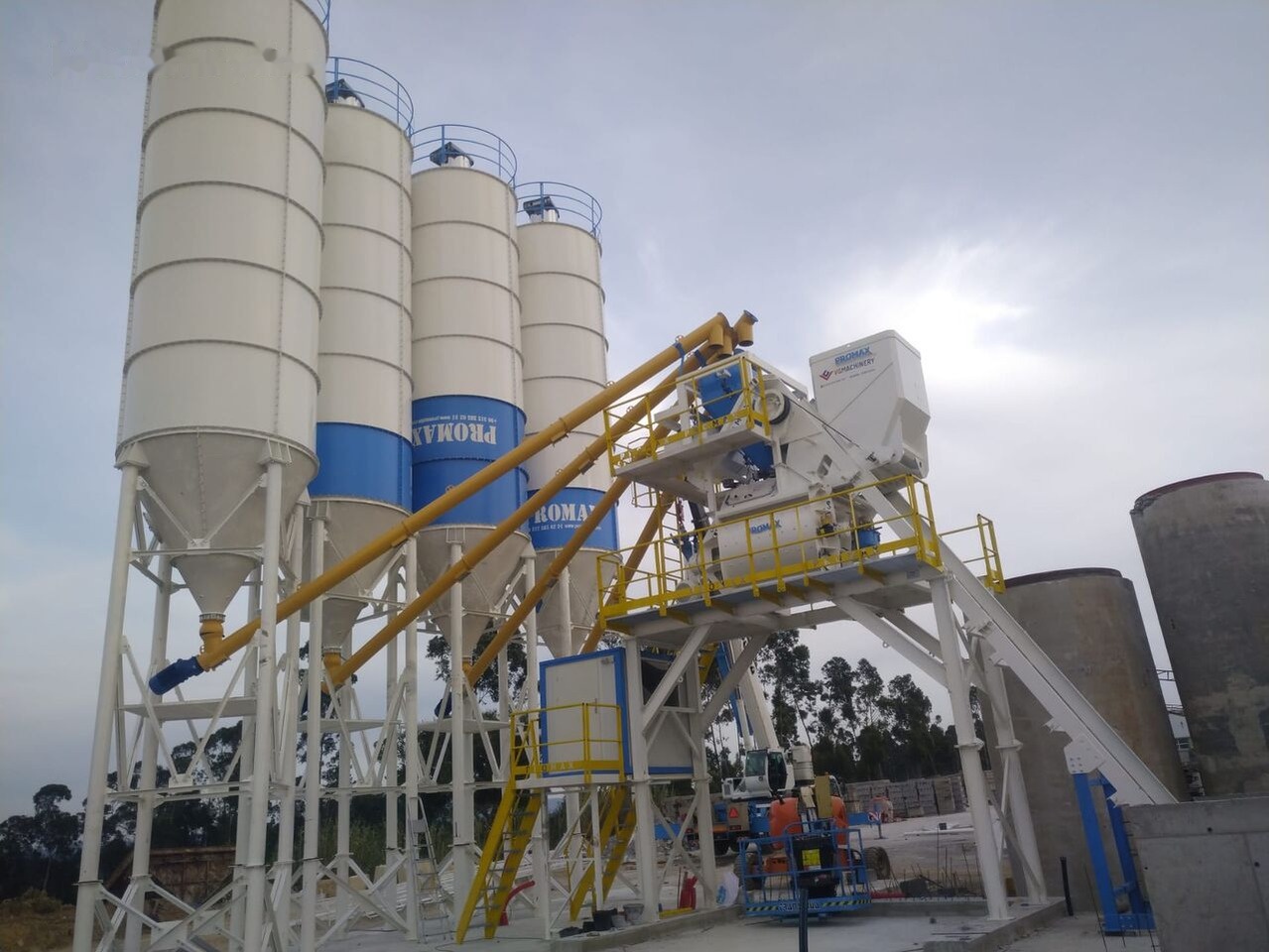 Promax Compact Skip Concrete Batching Plant CS100-TWN-LINE (100m3/h) - Силос для цемента: фото 1 Promax Compact Skip Concrete Batching Plant CS100-TWN-LINE (100m3/h) - Силос для цемента: фото 1