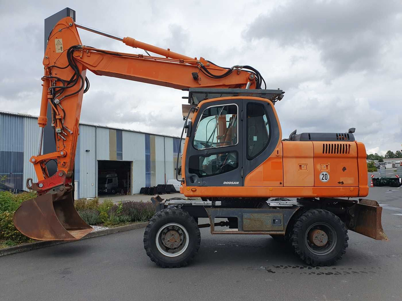 Doosan DX190W / 2008 / 12.349h / 1x Tieflöffel - Колёсный экскаватор: фото 3 Doosan DX190W / 2008 / 12.349h / 1x Tieflöffel - Колёсный экскаватор: фото 3