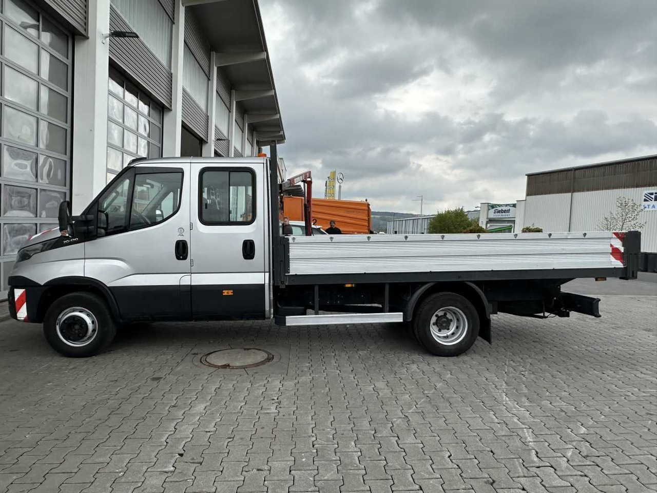 Iveco Daily 70C17 DoKa Pritsche + Kran *Standh* - Малотоннажный бортовой грузовик: фото 3 Iveco Daily 70C17 DoKa Pritsche + Kran *Standh* - Малотоннажный бортовой грузовик: фото 3