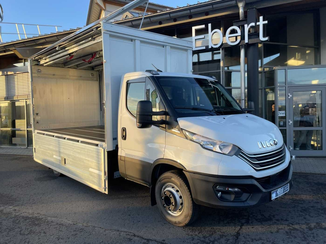 Iveco Daily 70C18 HA8 *LBW*Schwenkwandkoffer* - Фургон с закрытым кузовом: фото 2 Iveco Daily 70C18 HA8 *LBW*Schwenkwandkoffer* - Фургон с закрытым кузовом: фото 2