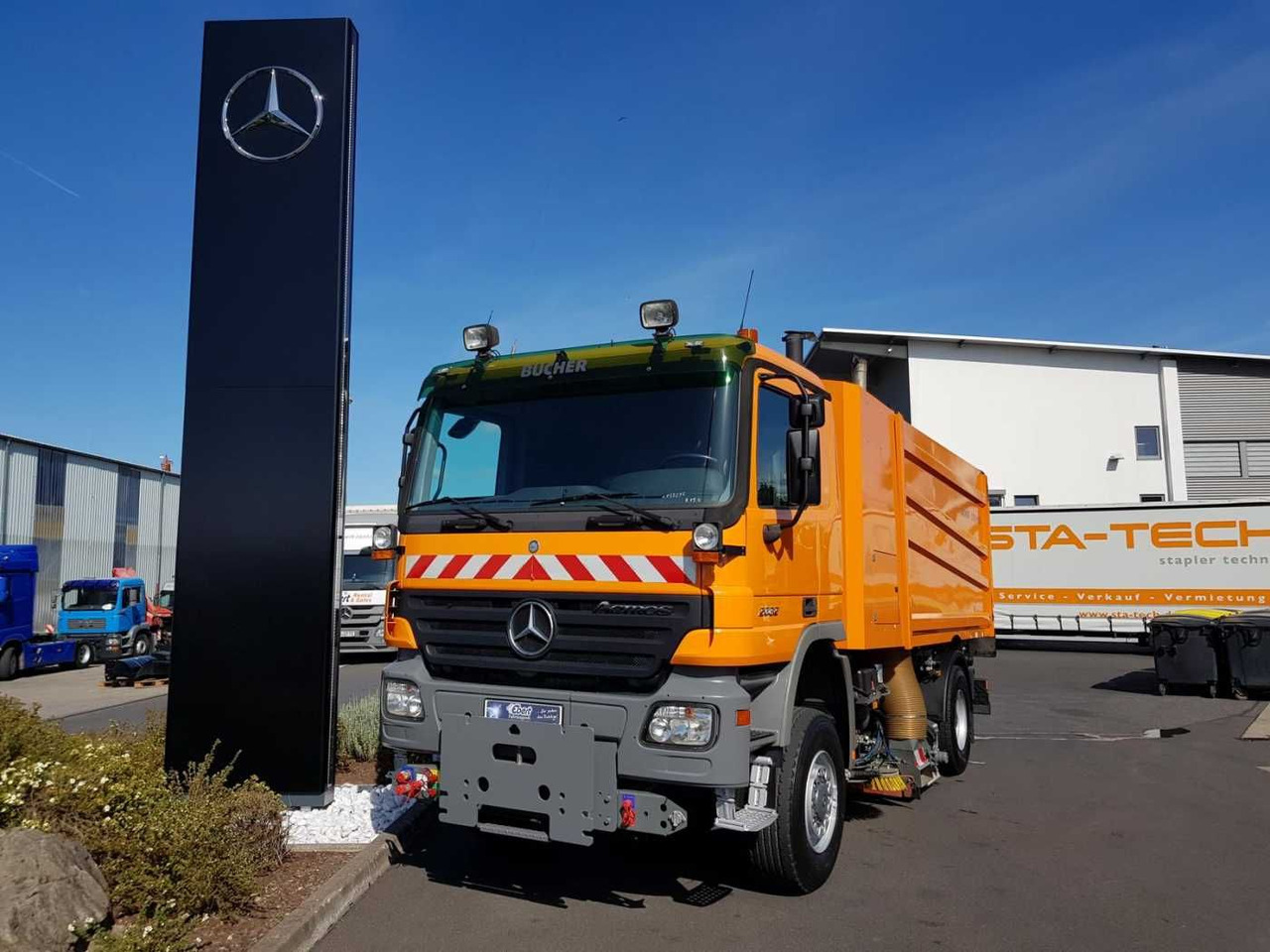 Mercedes-Benz Actros 2032 A 4x4 Bucher STKF 9500 Airport - Подметально-уборочная машина: фото 1 Mercedes-Benz Actros 2032 A 4x4 Bucher STKF 9500 Airport - Подметально-уборочная машина: фото 1