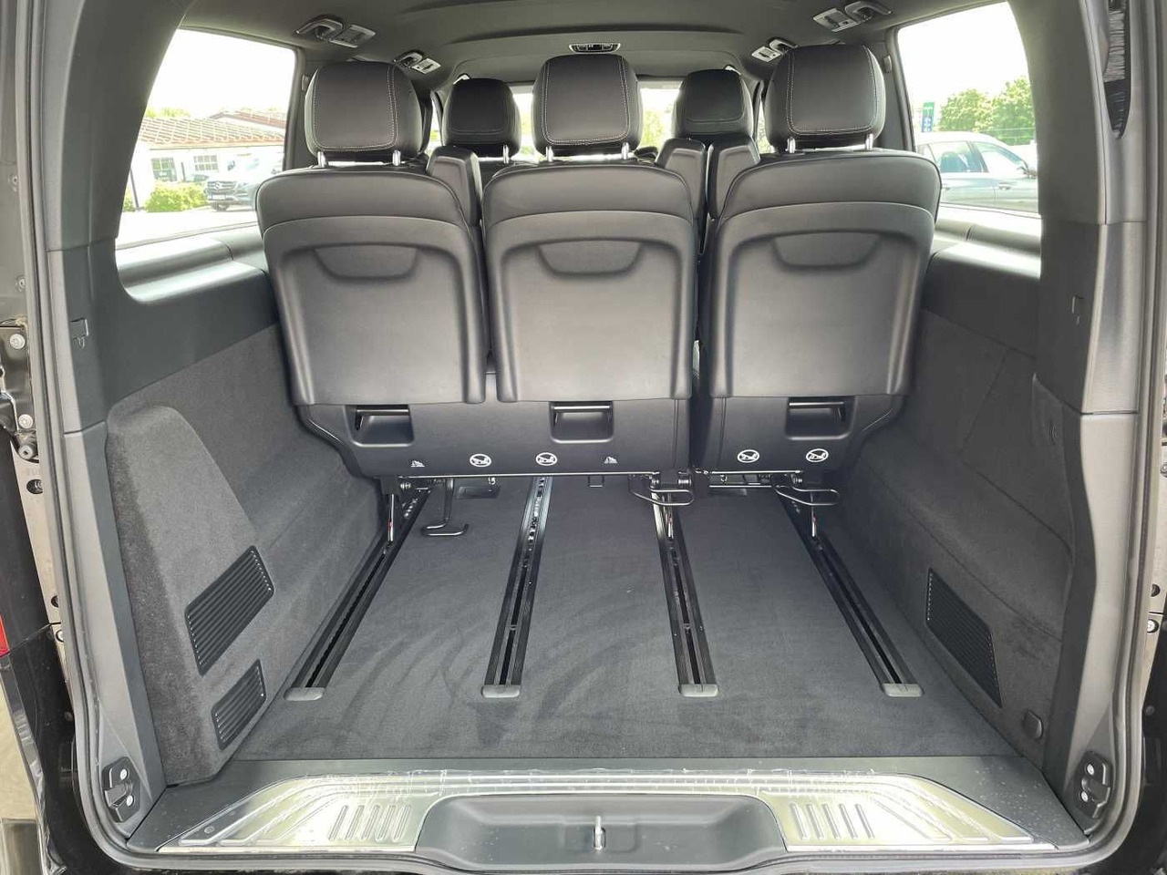 Mercedes-Benz V 300 d AVA 4MATIC AMG Kühlschrank AIRMATIC - Легковой автомобиль: фото 5 Mercedes-Benz V 300 d AVA 4MATIC AMG Kühlschrank AIRMATIC - Легковой автомобиль: фото 5
