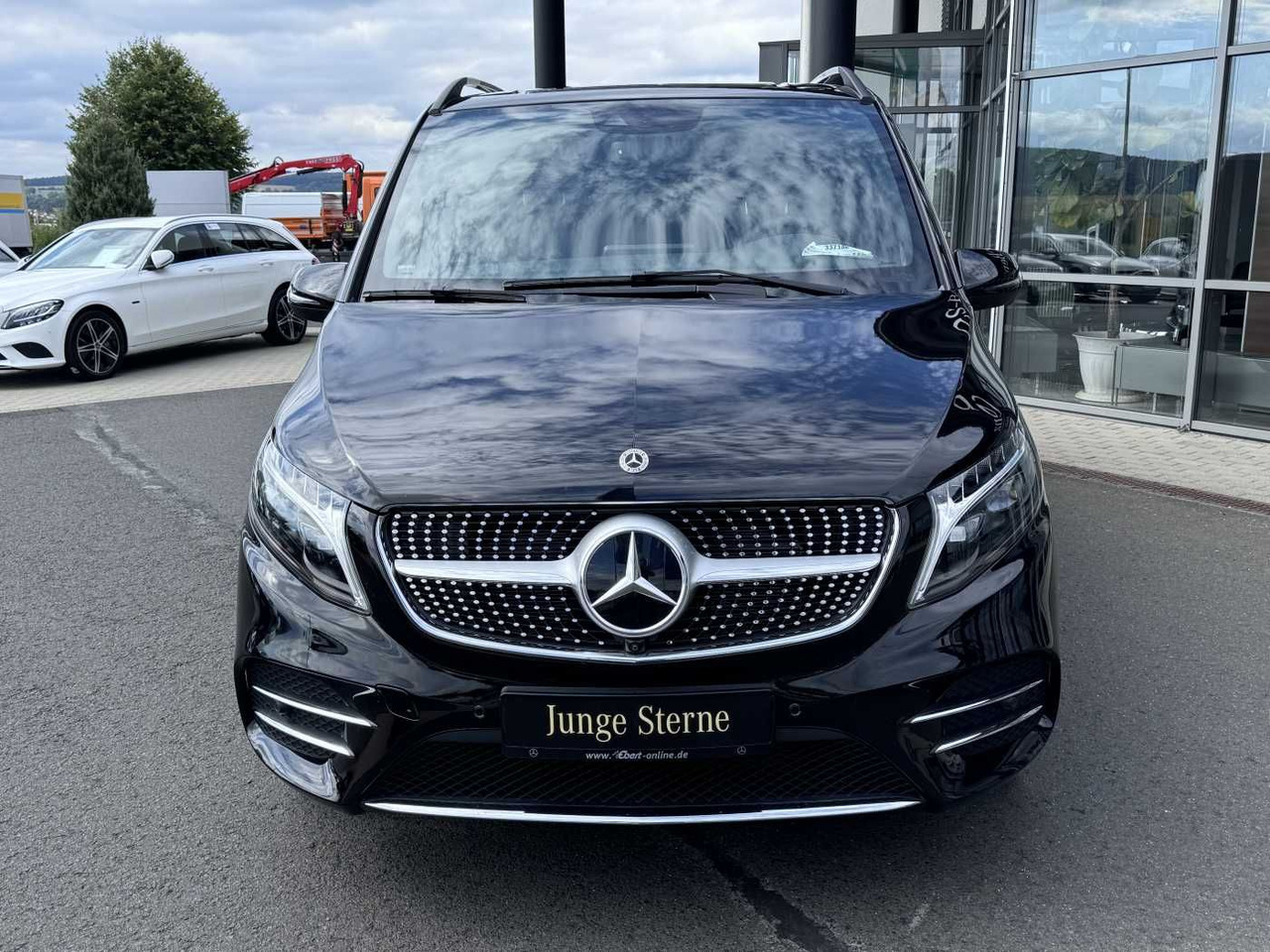 Mercedes-Benz V 300 d AVA AMG 4MATIC AIRMATIC Sitzklima el Tür - Пассажирский фургон: фото 2 Mercedes-Benz V 300 d AVA AMG 4MATIC AIRMATIC Sitzklima el Tür - Пассажирский фургон: фото 2