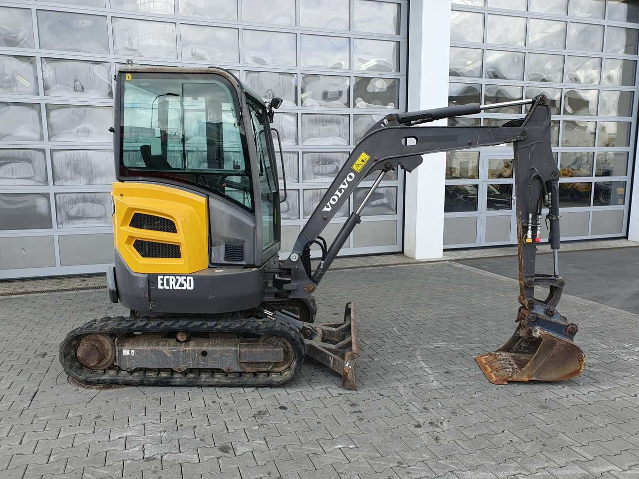 Volvo ECR25D / nur 2.974h! / 1x Tieflöffel / 2016 - Мини-экскаватор: фото 3 Volvo ECR25D / nur 2.974h! / 1x Tieflöffel / 2016 - Мини-экскаватор: фото 3