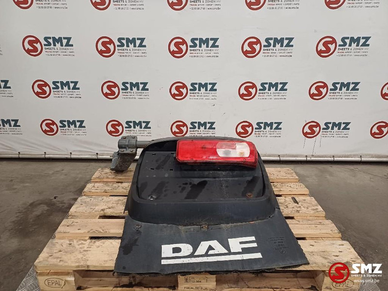 DAF Occ spatbord + spatbordsteun rechtsachteraan DAF - Кузов и экстерьер для Грузовиков: фото 1 DAF Occ spatbord + spatbordsteun rechtsachteraan DAF - Кузов и экстерьер для Грузовиков: фото 1