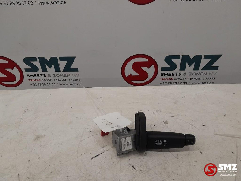 MAN Occ stuurkolomschakelaar retarder MAN - Электрическая система для Грузовиков: фото 1 MAN Occ stuurkolomschakelaar retarder MAN - Электрическая система для Грузовиков: фото 1